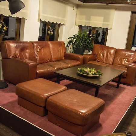 Hotel Rendez Vous Beharovce Bagian luar foto