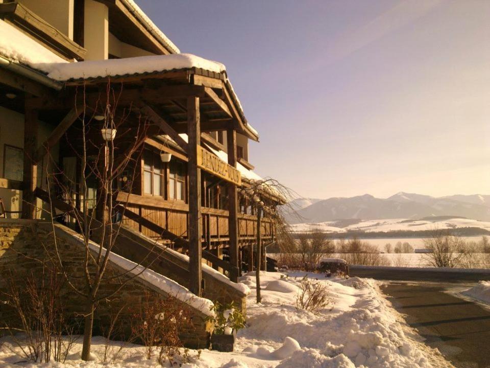 Hotel Rendez Vous Beharovce Bagian luar foto