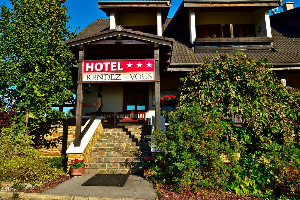 Hotel Rendez Vous Beharovce Bagian luar foto